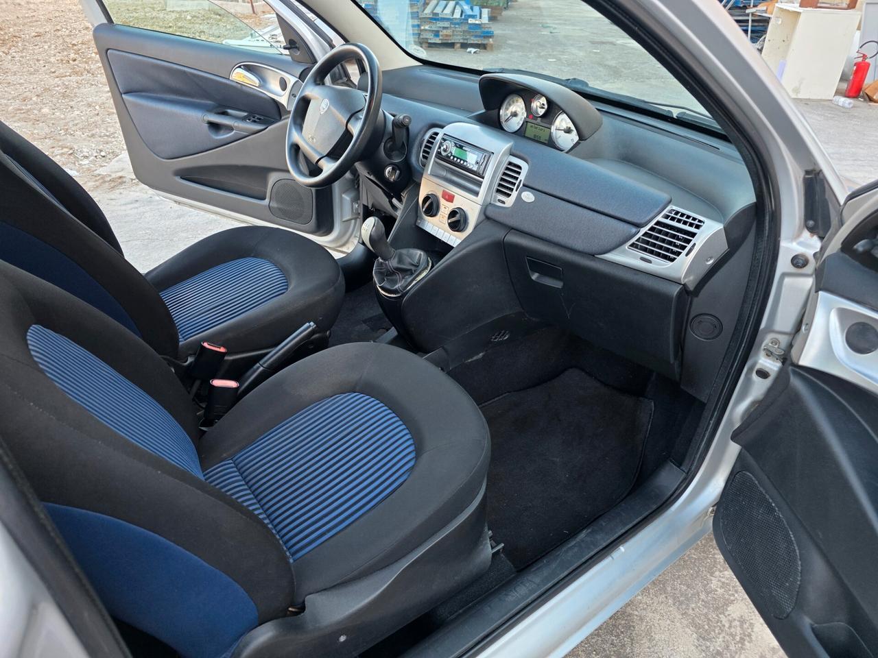 Lancia Ypsilon 1.3 MJT 75 CV Oro