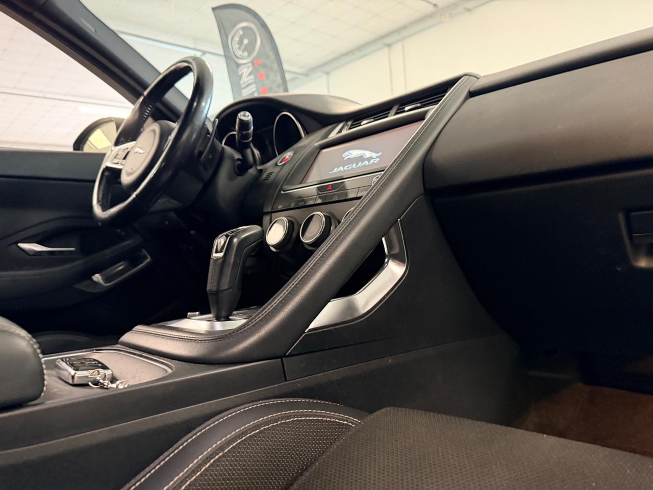 Jaguar E-Pace 2.0D 150 CV AWD aut. R-Dynamic
