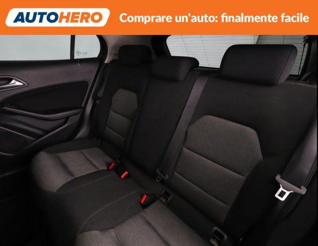 MERCEDES-BENZ GLA 200 d Business