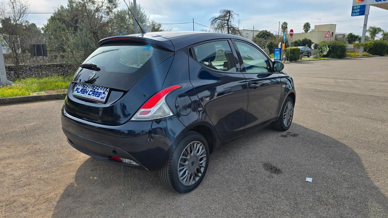 Lancia Ypsilon 1.2 69 CV 5 porte S&S Platinum