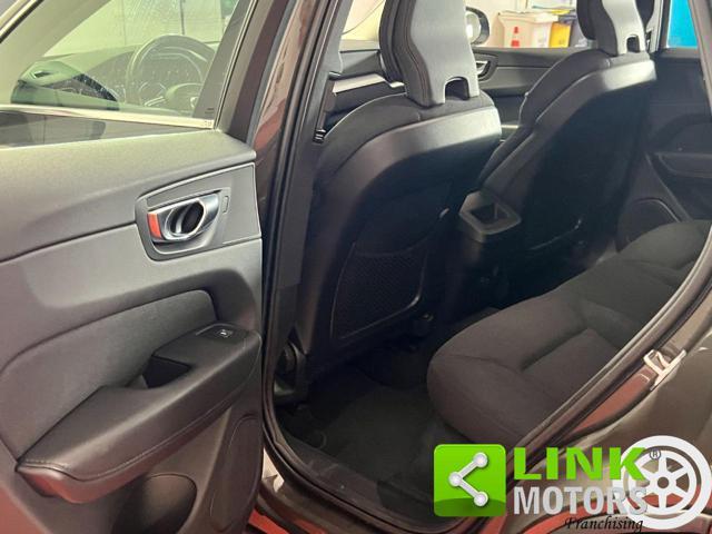 VOLVO XC60 B4 (d) Geartronic Momentum Pro