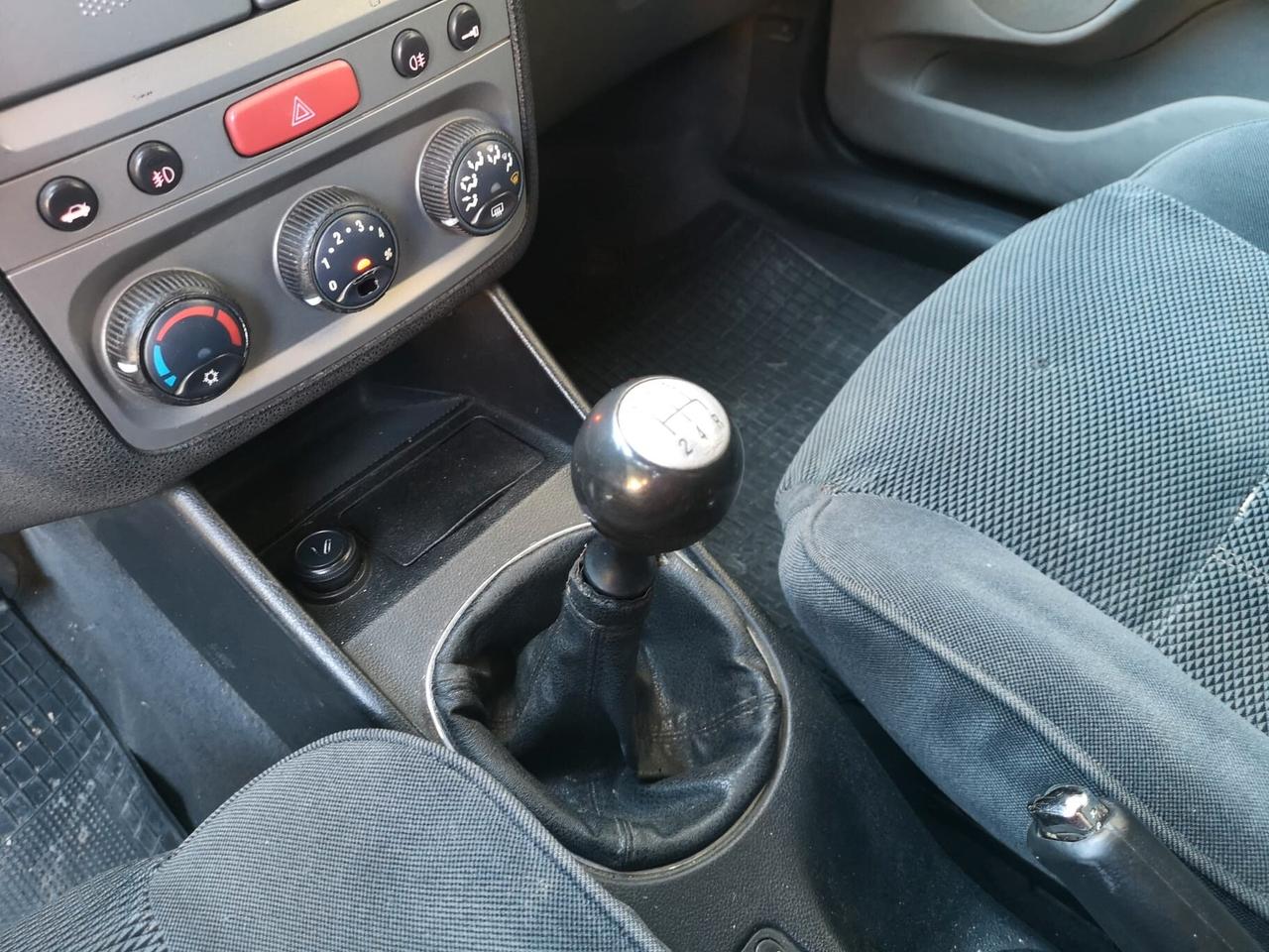 Alfa Romeo 147 1.9 JTD (115 CV) cat 5p. Distinctive