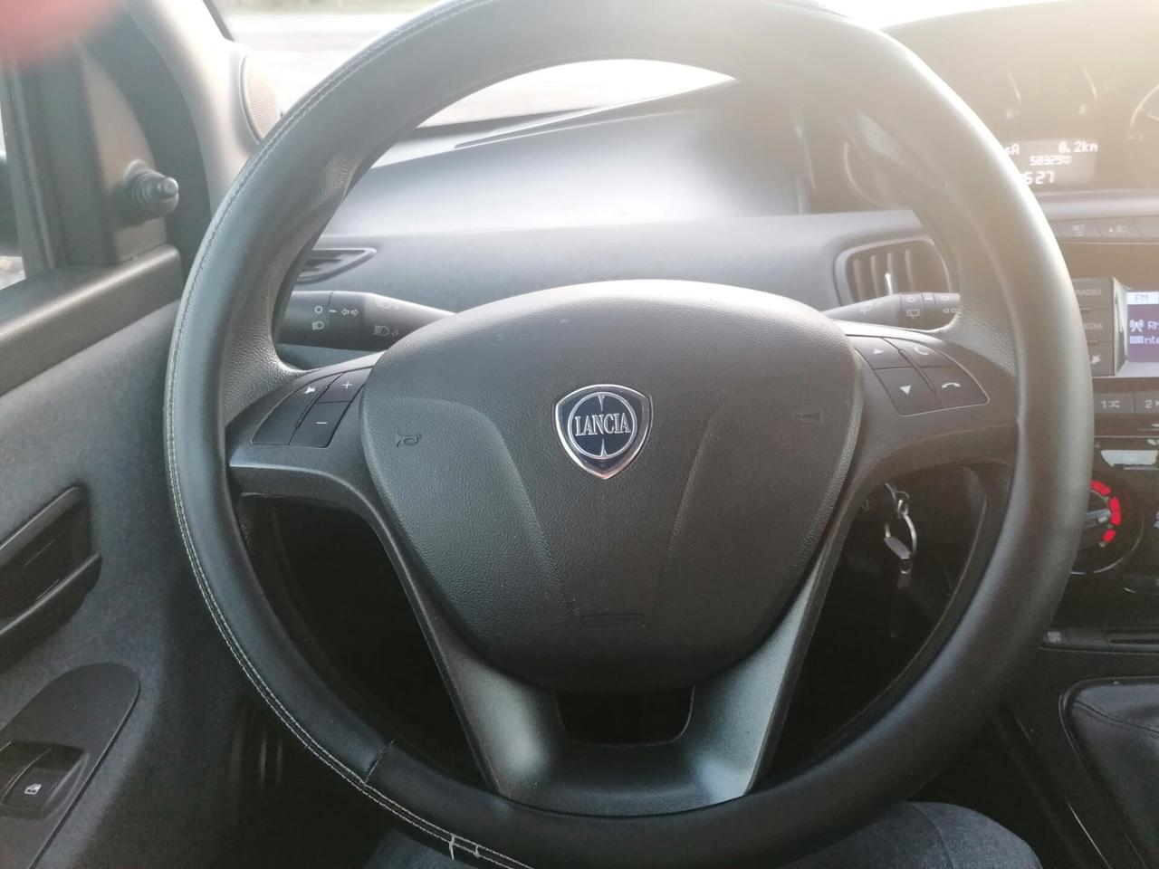 Lancia Ypsilon 1.0 FireFly 5 porte S&S Hybrid Ecochic Silver