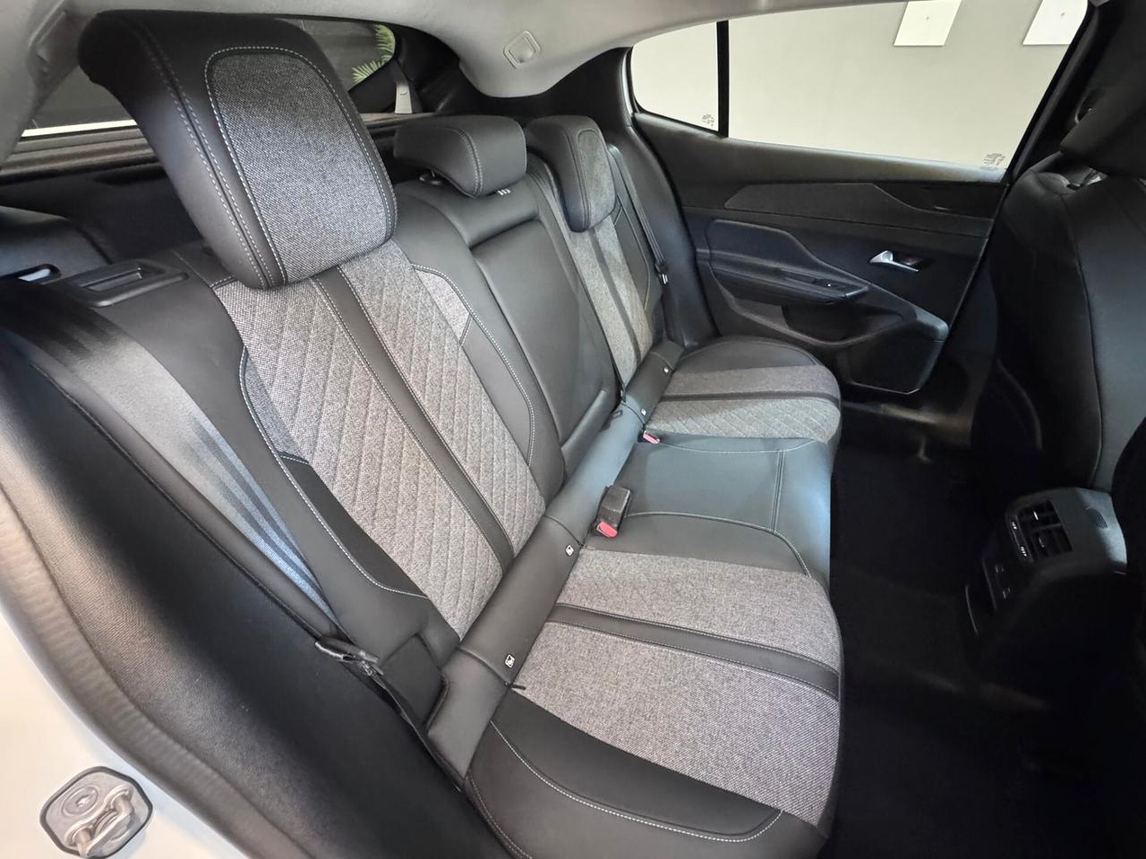 Peugeot 408 PureTech 130 S&S EAT8 Allure