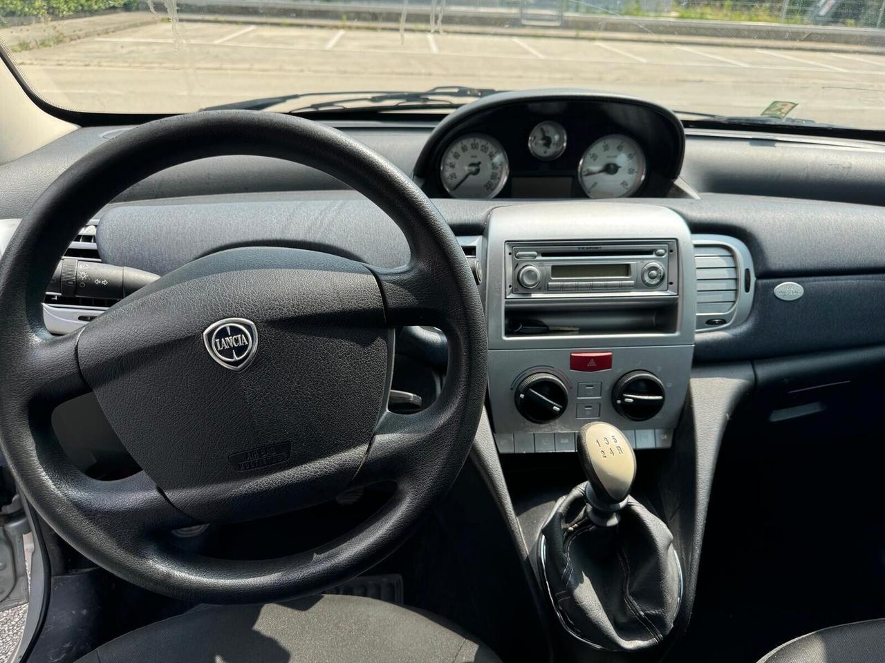 Lancia Ypsilon 1.2 Argento -Neopatentati