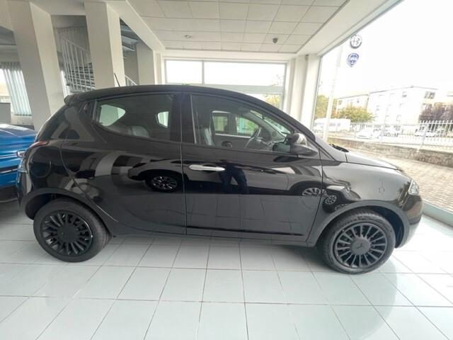 Lancia Ypsilon 1.0 FireFly 5 porte S&S Hybrid Ecochic Silver