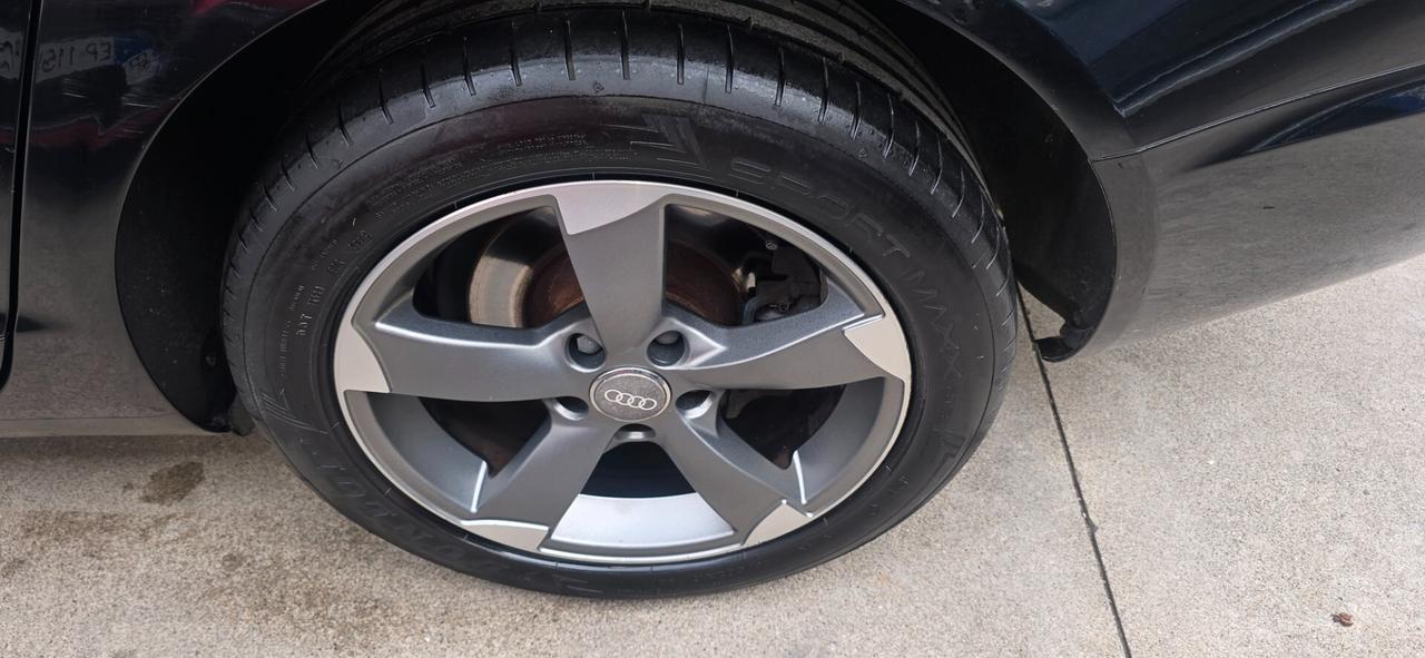Audi A6 2.7 V6 TDI cambiò manuale berlina nera
