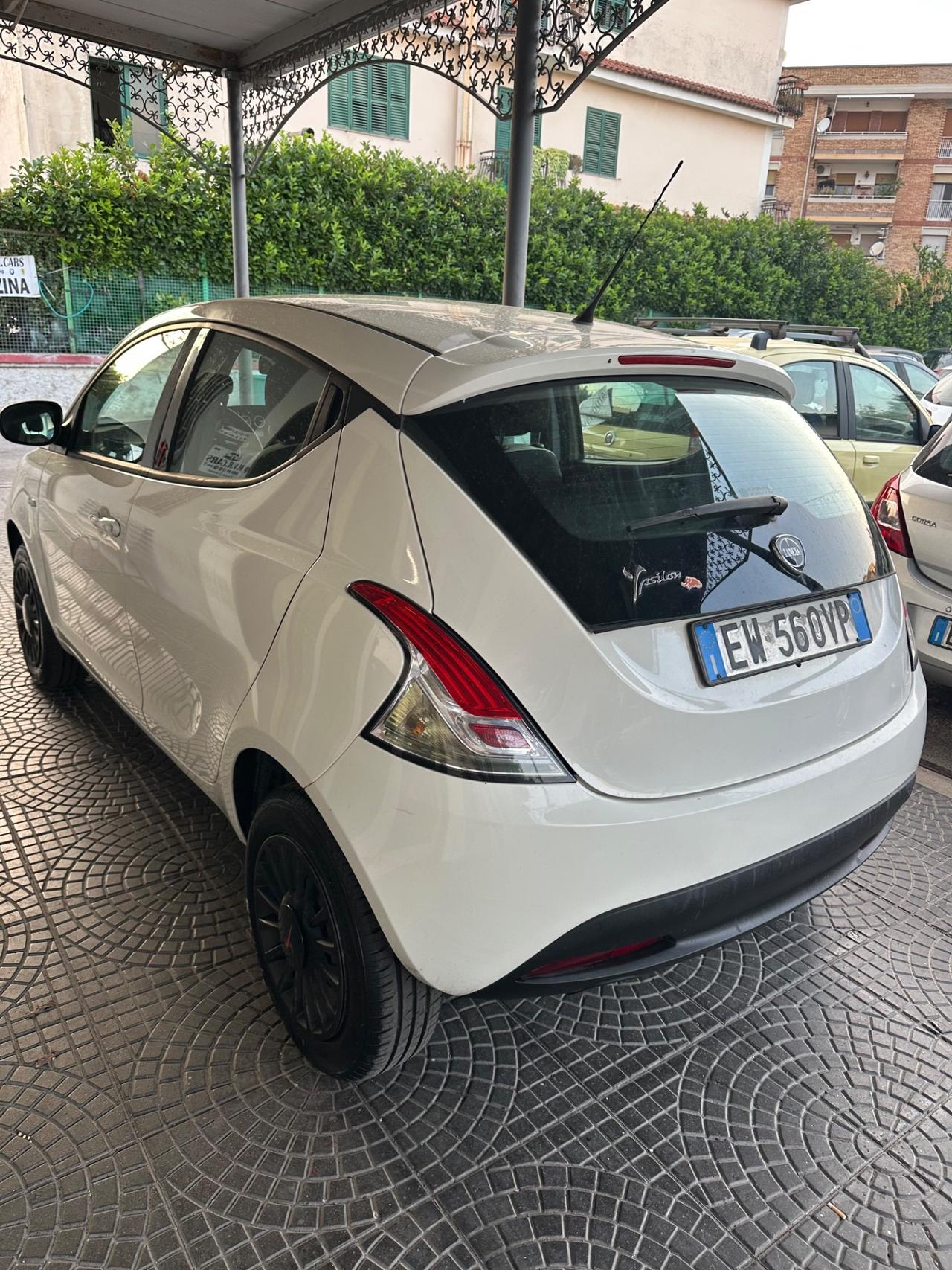 Lancia Ypsilon 0.9 TwinAir 85 CV 5 porte Metano Ecochic Elefantino
