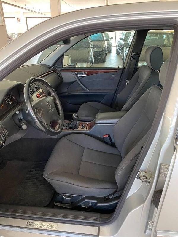 Mercedes-Benz Classe E E 200 Kompressor cat Classic