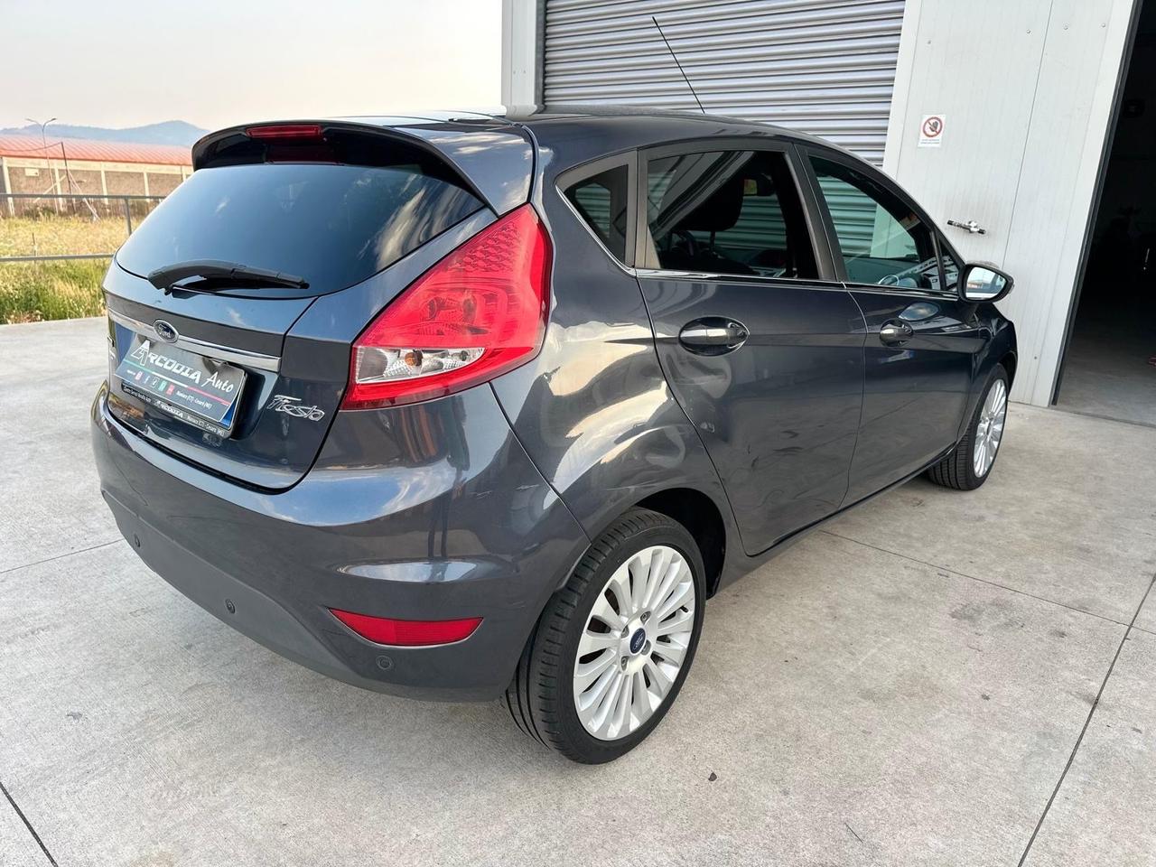 Ford Fiesta 1.4 TDCi 68CV 5 porte Titanium