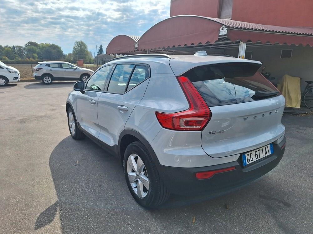 Volvo XC40 Momentum Core
