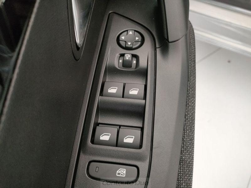 Peugeot 2008 2008 1.2 hybrid Style 145cv e-dcs6