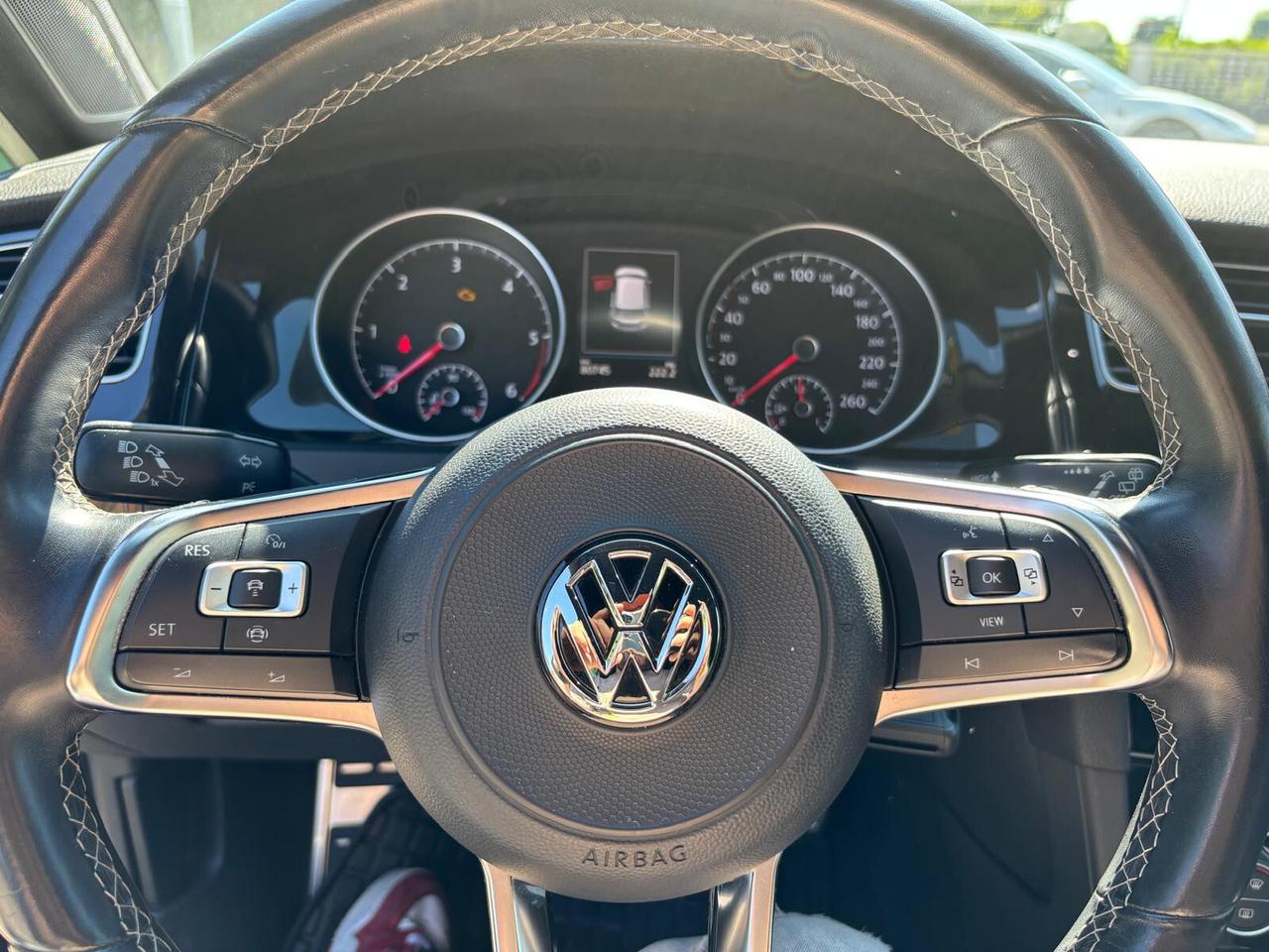 Volkswagen Golf 2.0 TDI 5p. R Line