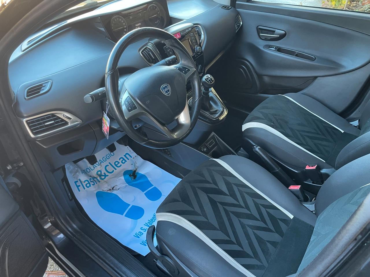 Lancia Y Ypsilon 1.2 69 CV 5p Platinum DISTRIB FULL NEOPATENTATI