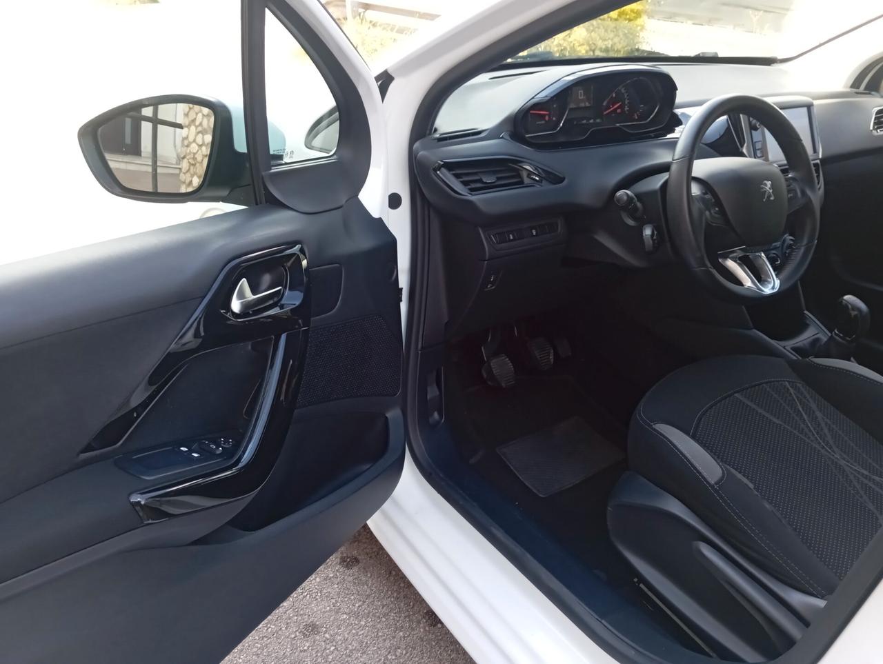 Peugeot 208 1.4 HDi 68 CV 5 porte BLACK pack UNIPRO BEN TENUTA