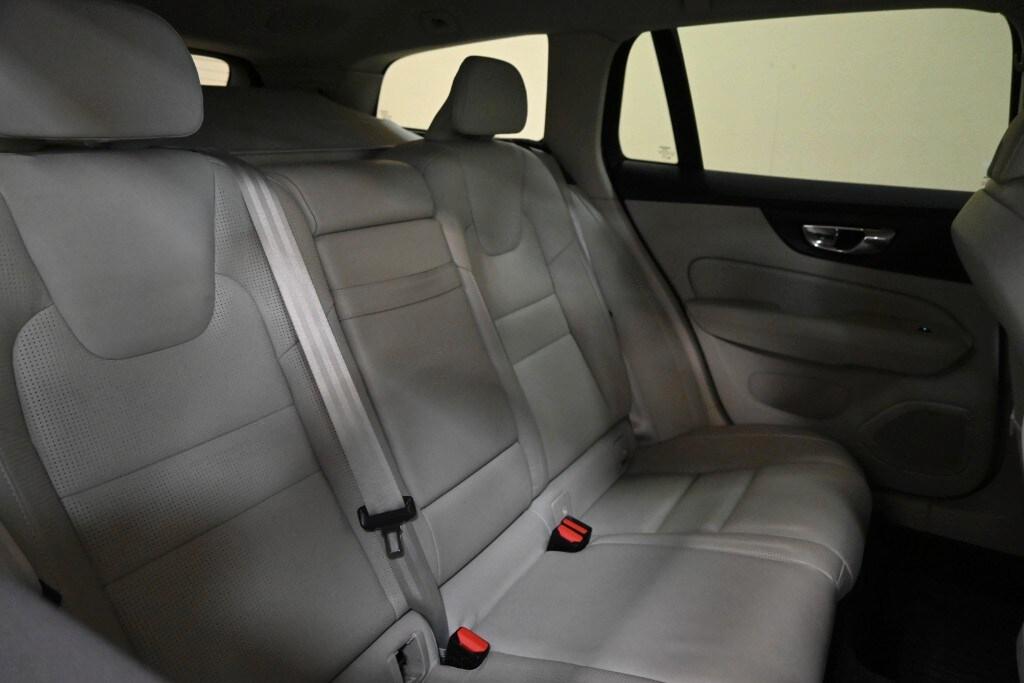VOLVO V60 (2018-->) V60 D4 Geartronic Inscription