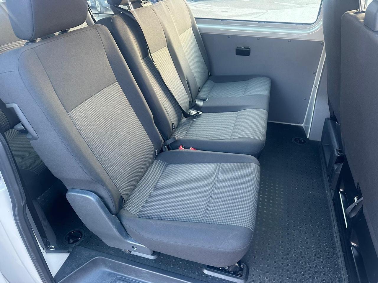 Volkswagen Transporter 9 posti aziendale