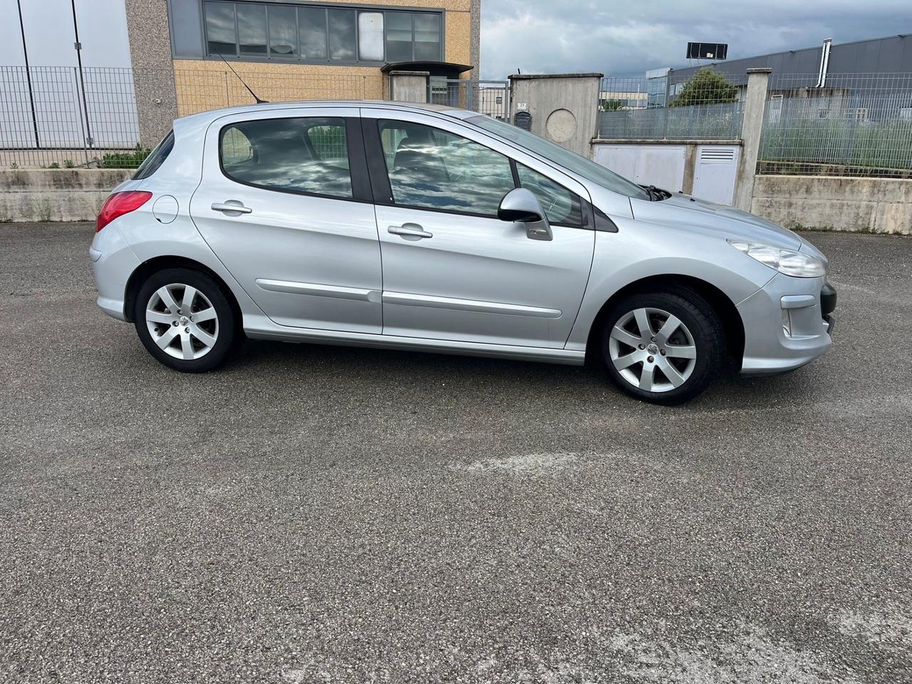 Peugeot 308 1.6 HDi 110CV 5p. Féline (6 Marce)