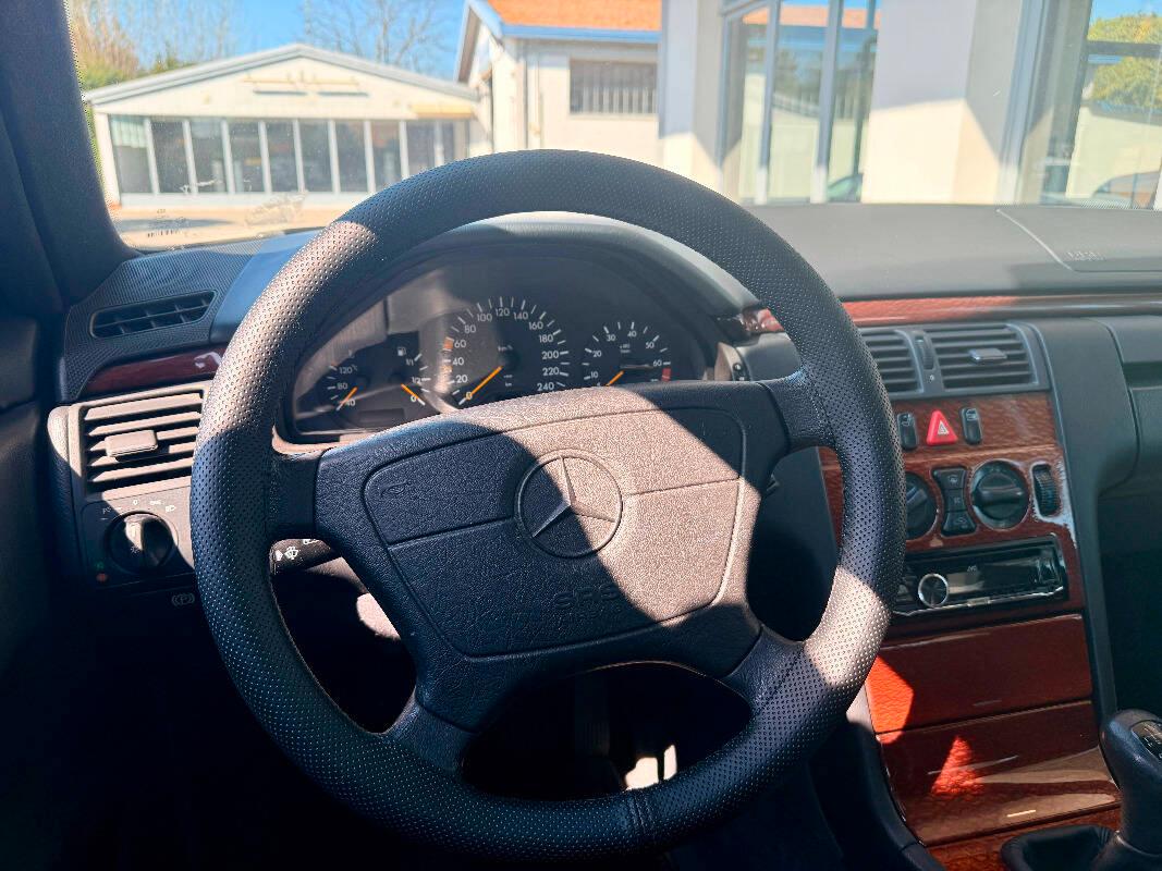 Mercedes Classe E - W210 Berlina E 200 Classic