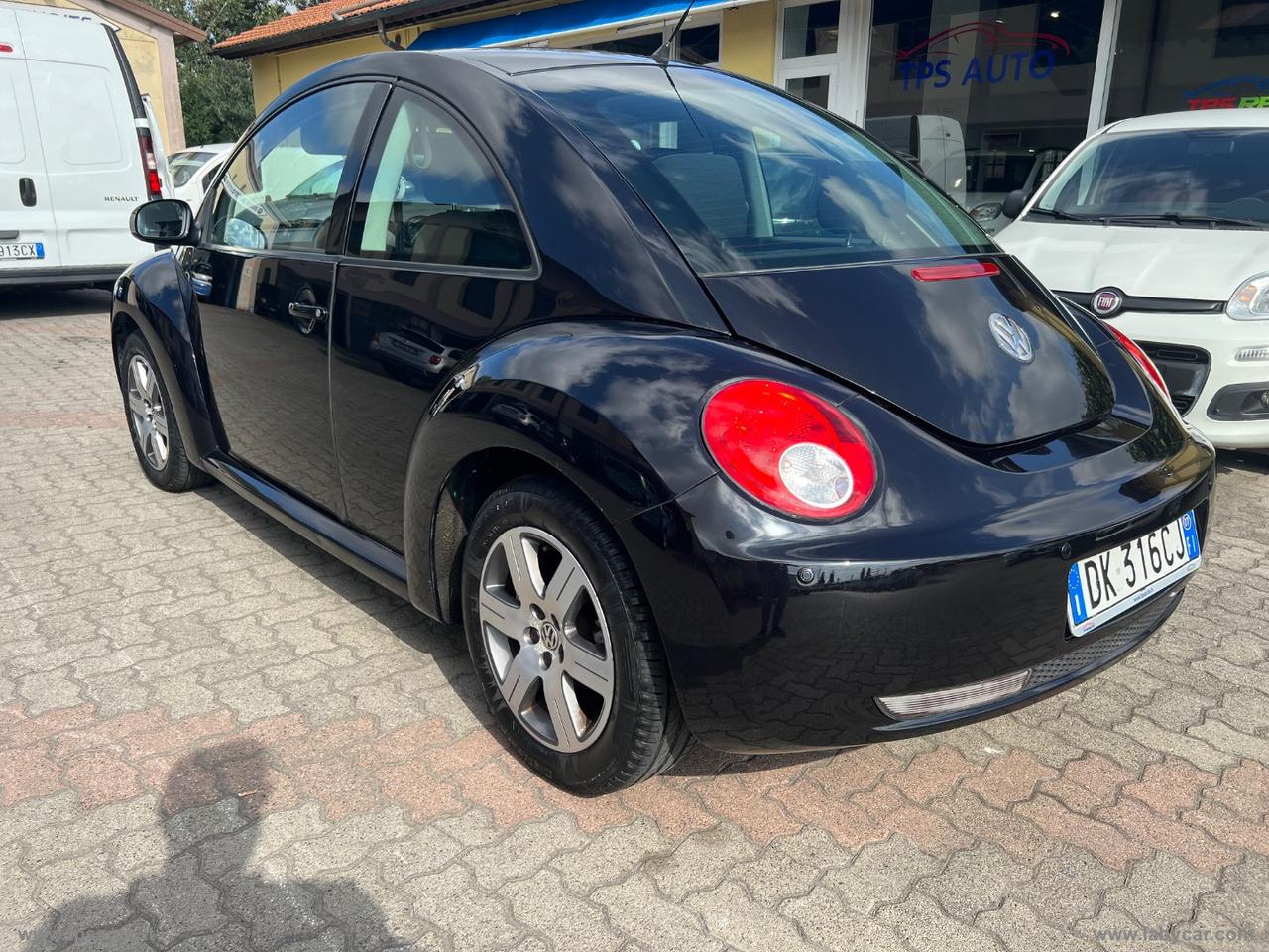 VOLKSWAGEN New Beetle 1.6