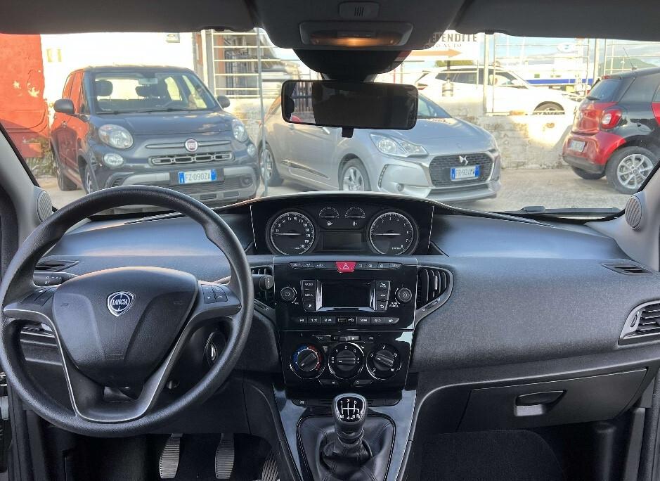 Lancia Ypsilon 1.0 FireFly 5 porte S&S Hybrid Ecochic Silver