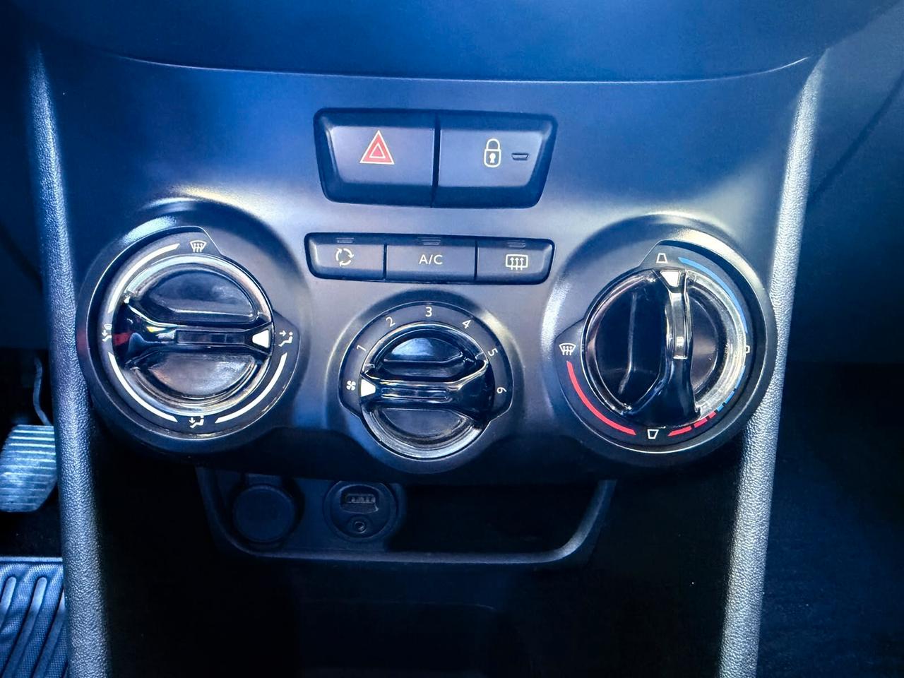 Peugeot 208 1.4 HDi 68 CV Active-TOUCHSCREEN