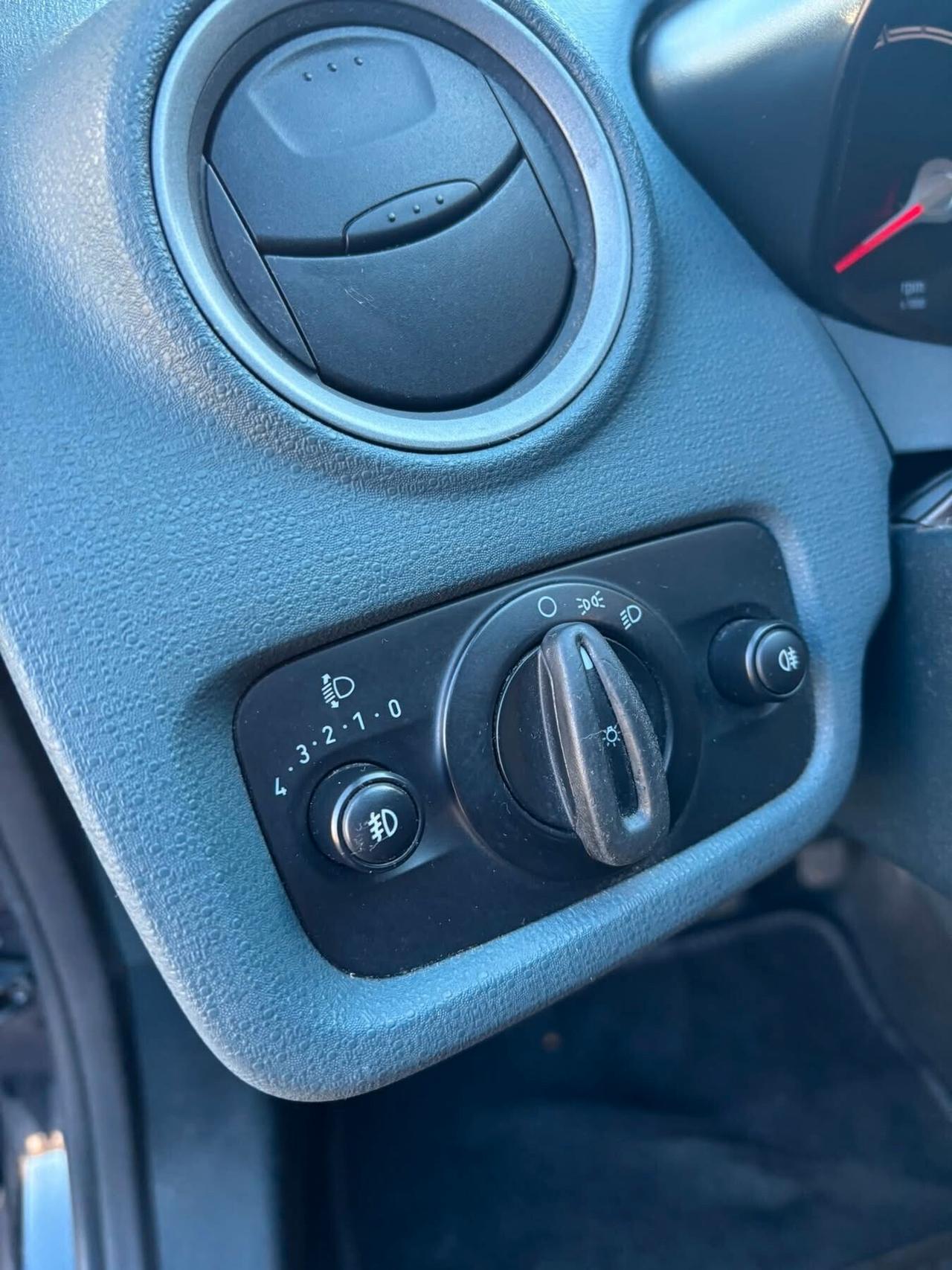 Ford Fiesta 1.4 5 porte Bz.- GPL Titanium NEOPATENTATI