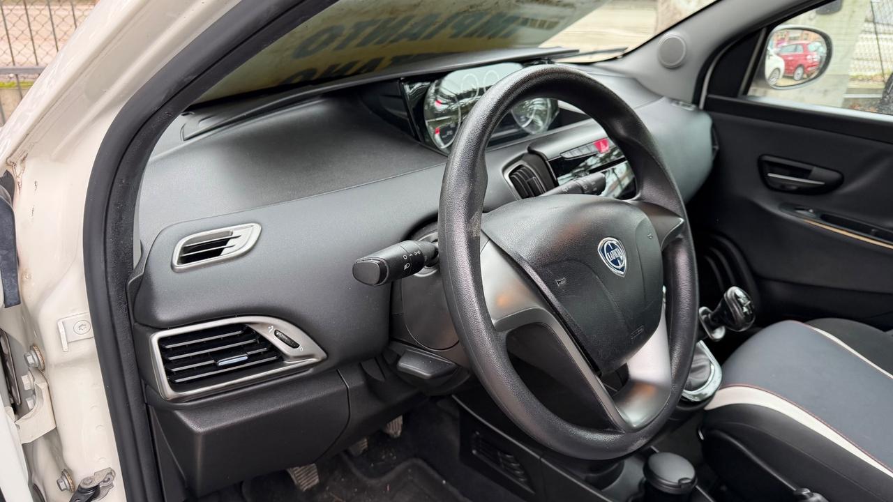 Lancia Ypsilon 0.9 TwinAir 85 CV 5 porte Metano Ecochic Gold