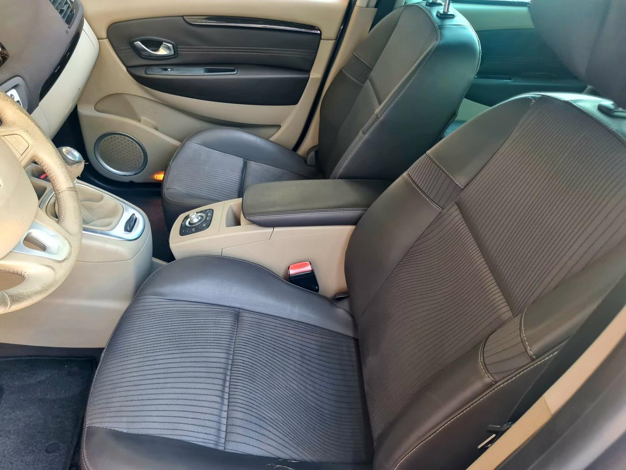 Renault Scenic 1.5 dCi 110CV *GANCIO*TETTO*NAVI*