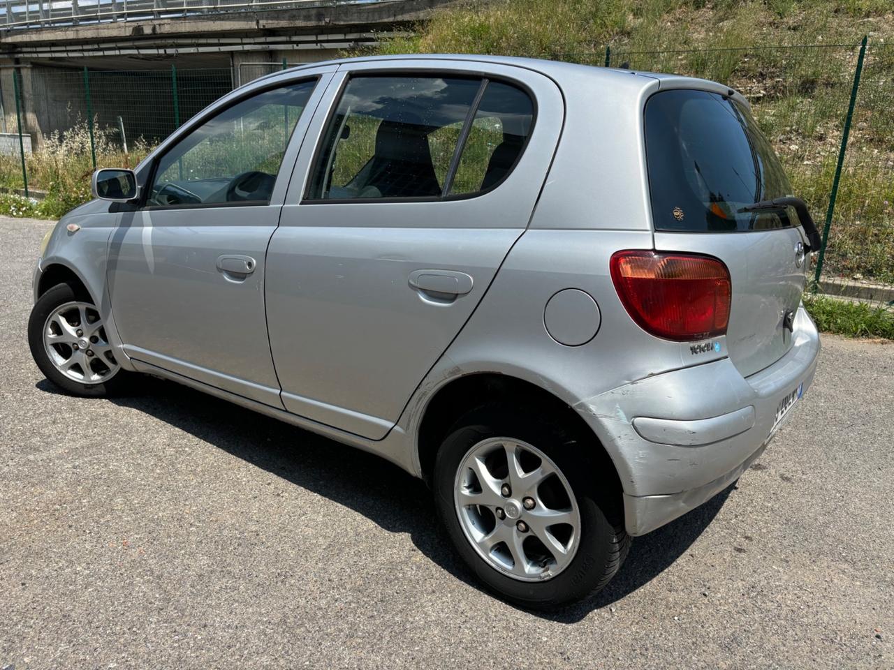 Toyota Yaris 1.0i 16V cat 5 porte Sol