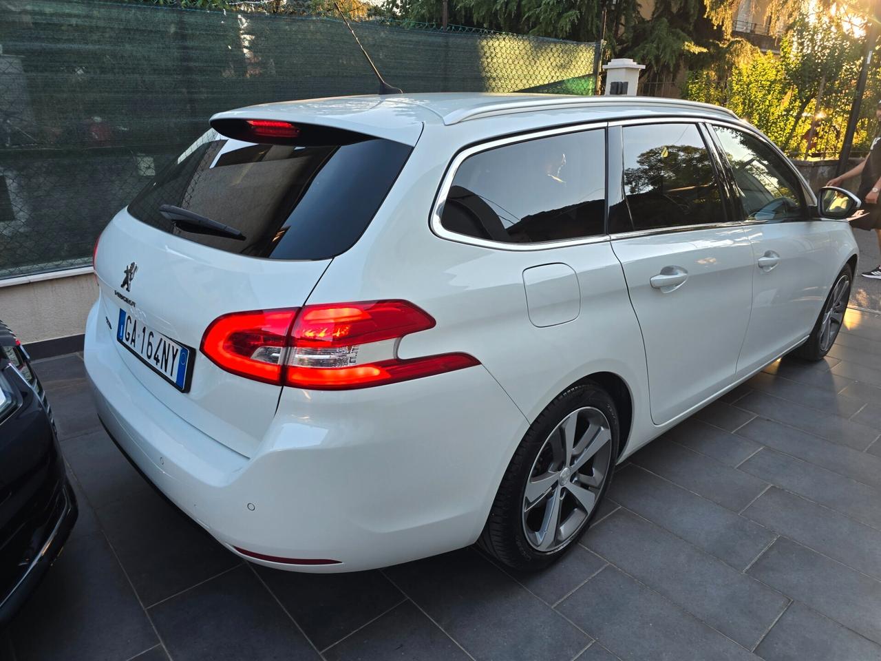 Peugeot 308 BlueHDi 130 S&S SW Allure