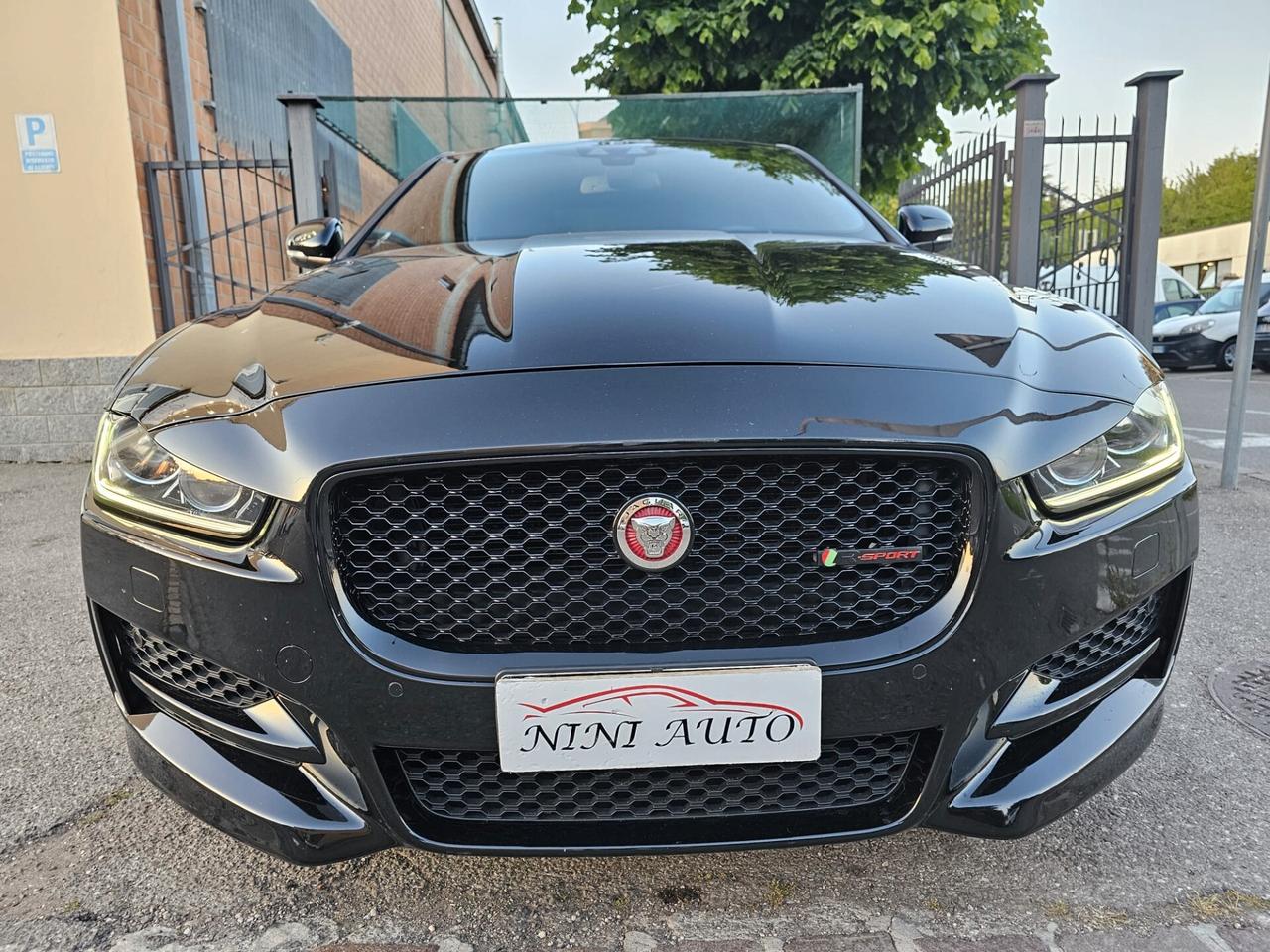 Jaguar XE 2.0 D Turbo 180cv 4WD*R-Sport*Pelle*Navi*19**