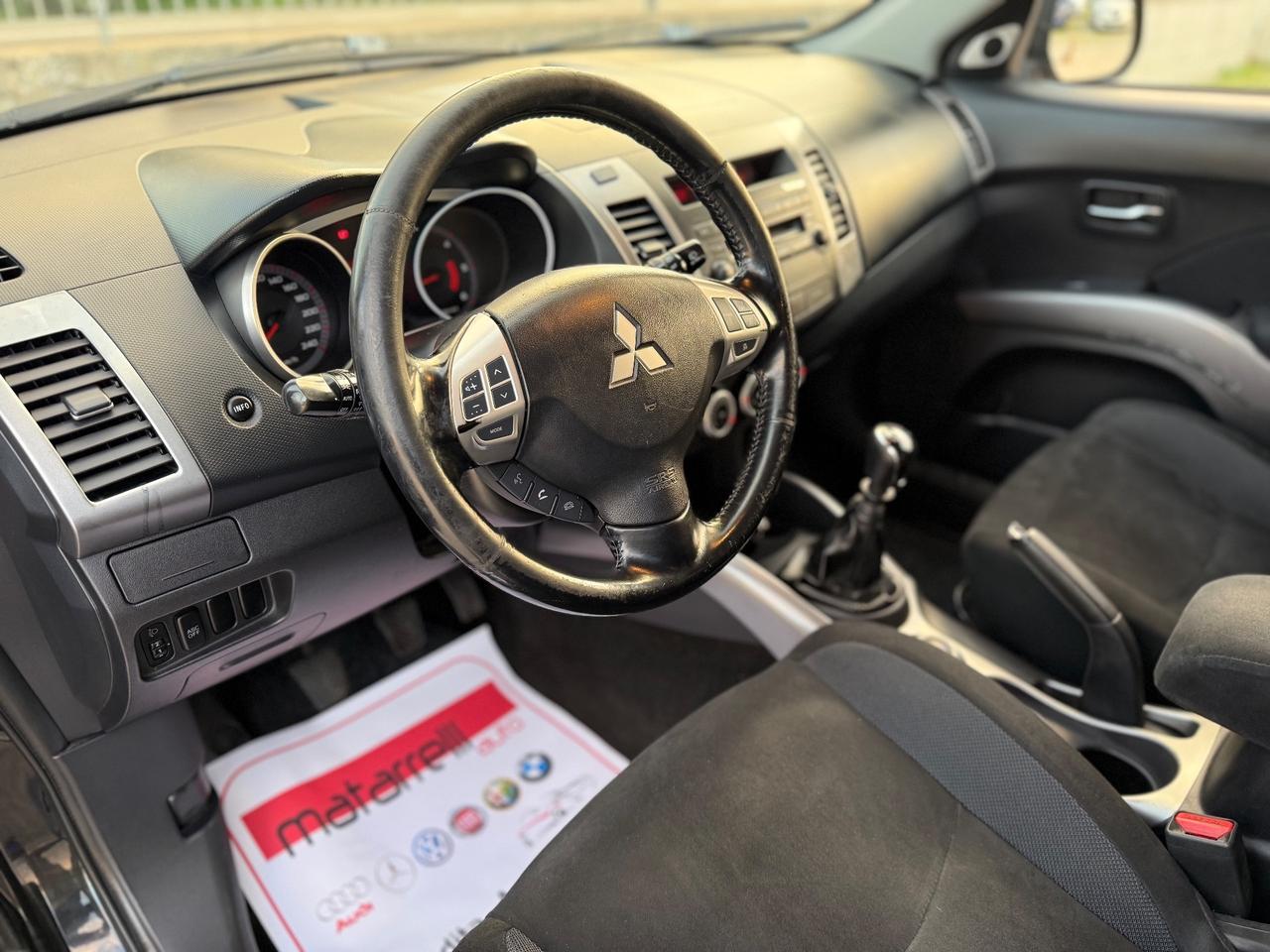 Mitsubishi Outlander 2.0 DI-D Instyle 7 p.ti DPF