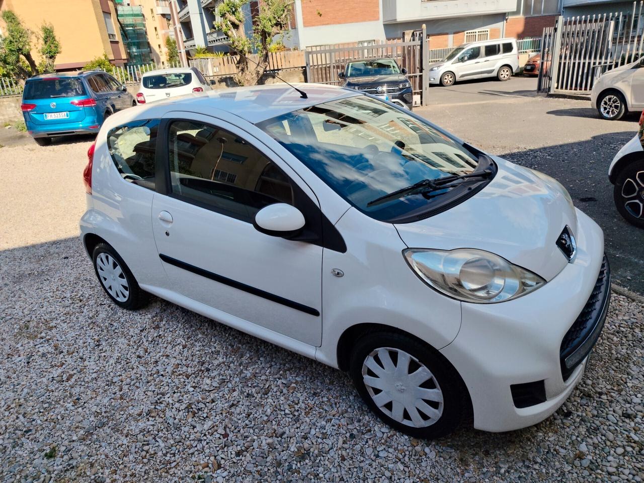 Peugeot 107 CAMBIO AUTOMATICO eccellenti condizioni