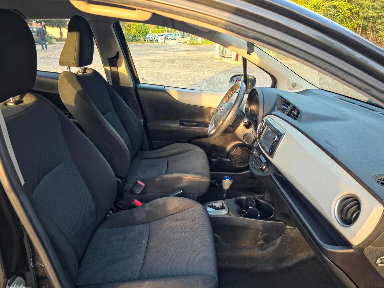 Toyota Yaris 1.5 Hybrid 5 porte Lounge E5B Automatico NEO 2014