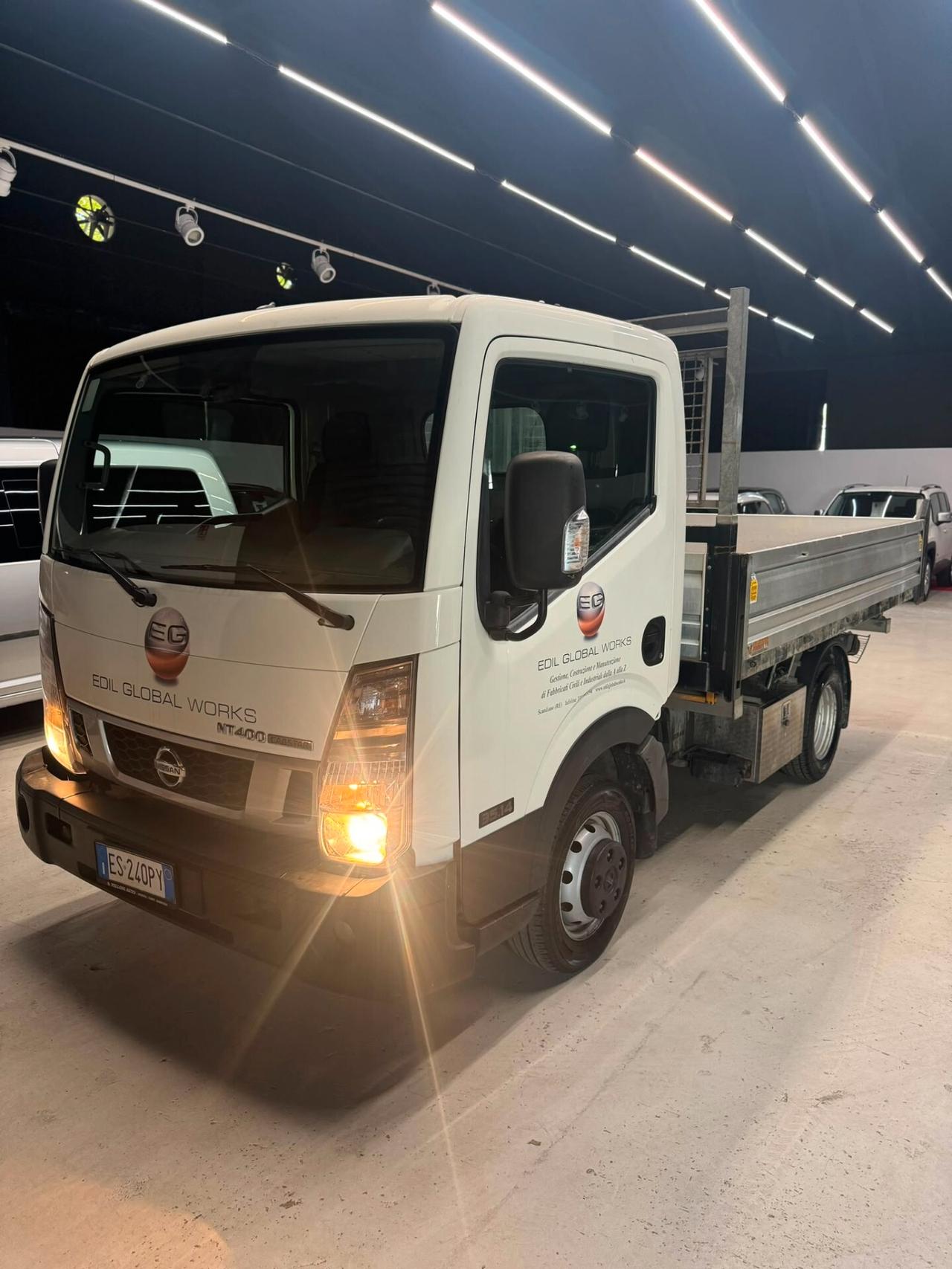 Nissan Cabstar Ribaltabile trilaterale