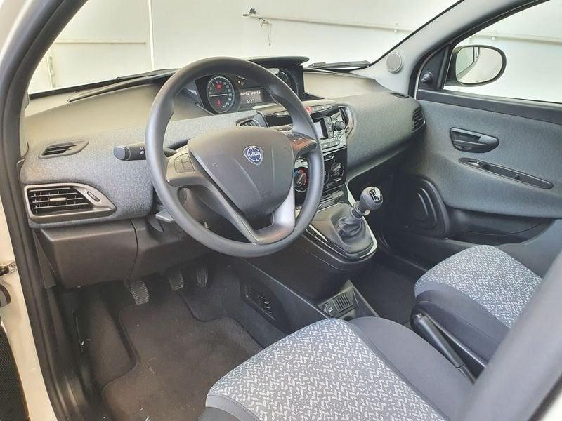 Lancia Ypsilon 1.0 FireFly S&S Hybrid Silver ECOCHIC TUA DA 119,00 AL MESE