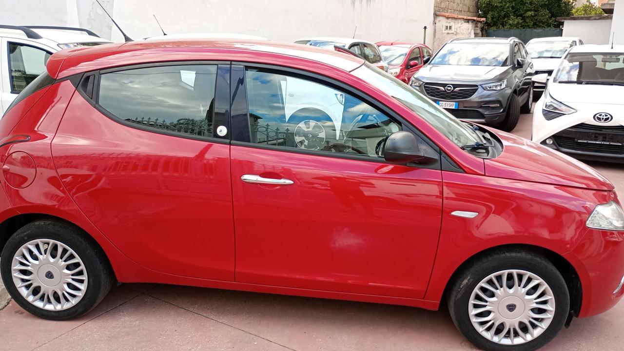 Lancia Ypsilon 1.2 69 CV 5 porte GPL Ecochic Silver