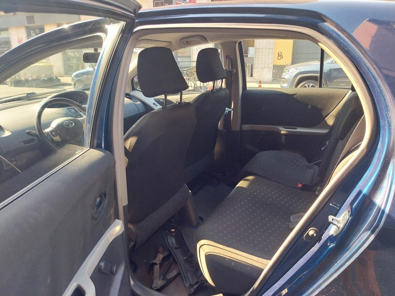 Toyota Yaris 1.0 5 porte
