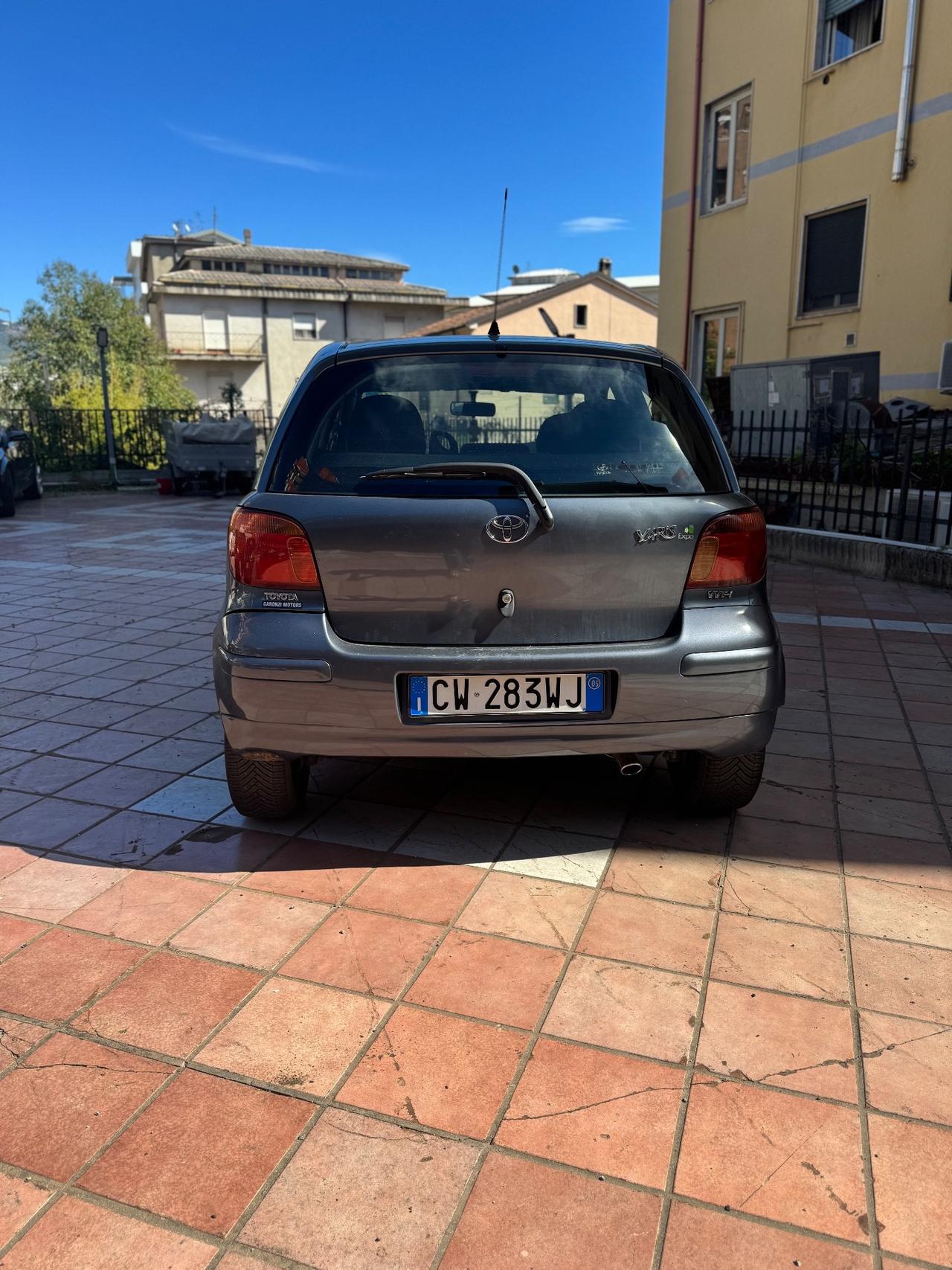 Toyota Yaris 1.0i 16V cat 5 porte Sol