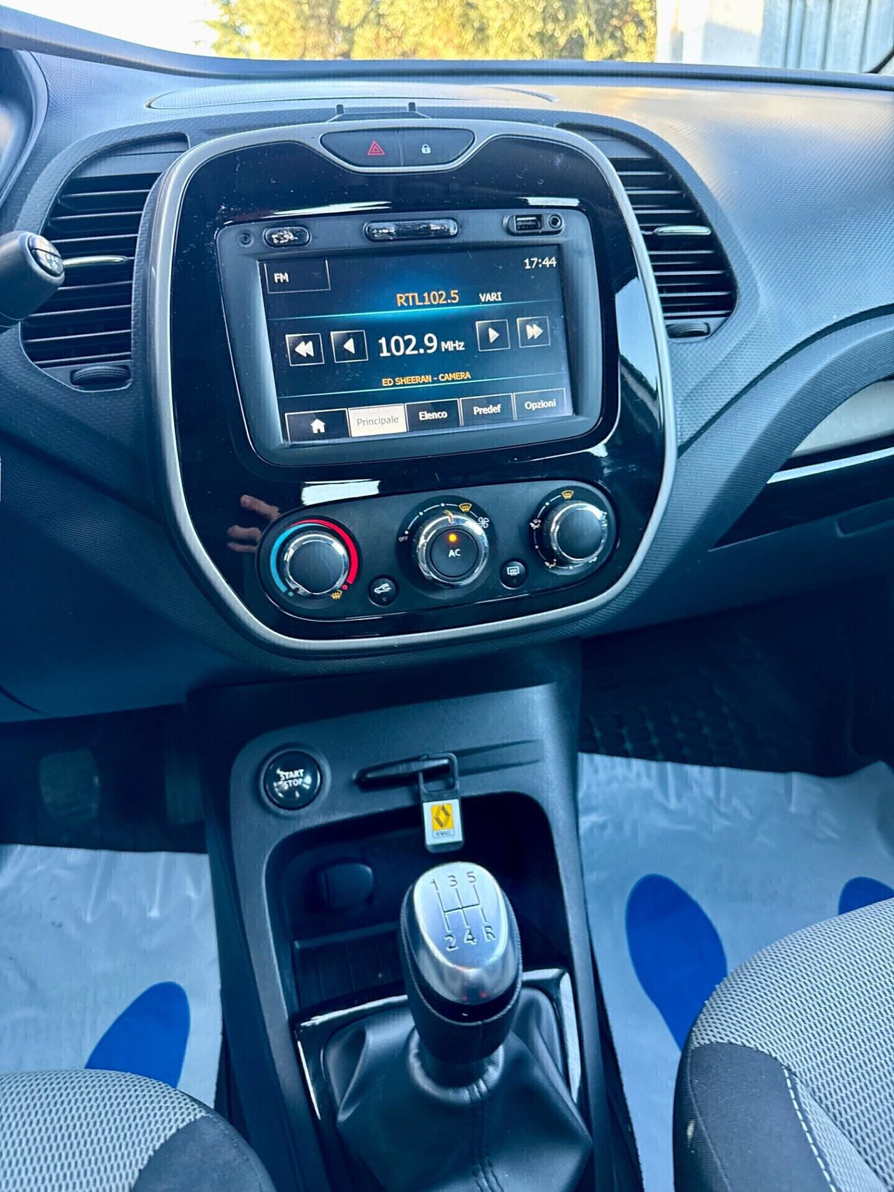 Renault Captur 1.5 dCi 8V 90 CV,Radio Touch Screen,KEYLESS,comandi al volante,cerchi in lega,Sensori di parcheggio,ecc,