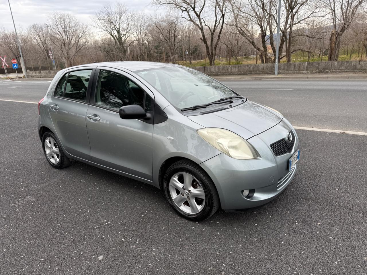 Toyota Yaris 1.0 5 porte