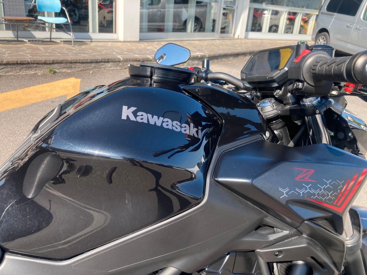 Kawasaki Z 650 sport + scarico completo e accessori