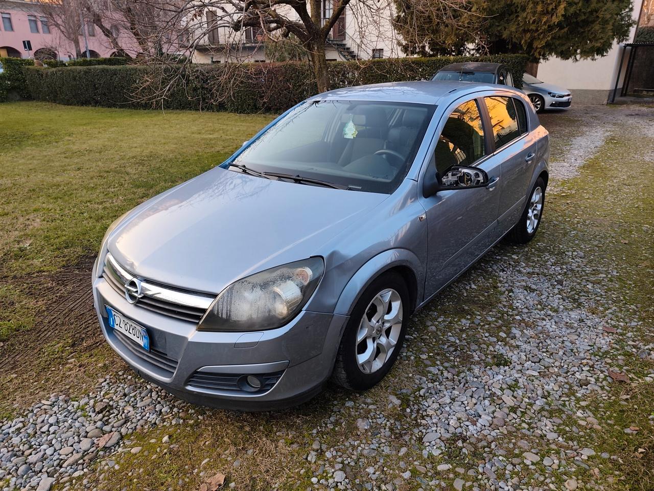 Opel Astra 1.4 16V Twinport 5 porte Cosmo