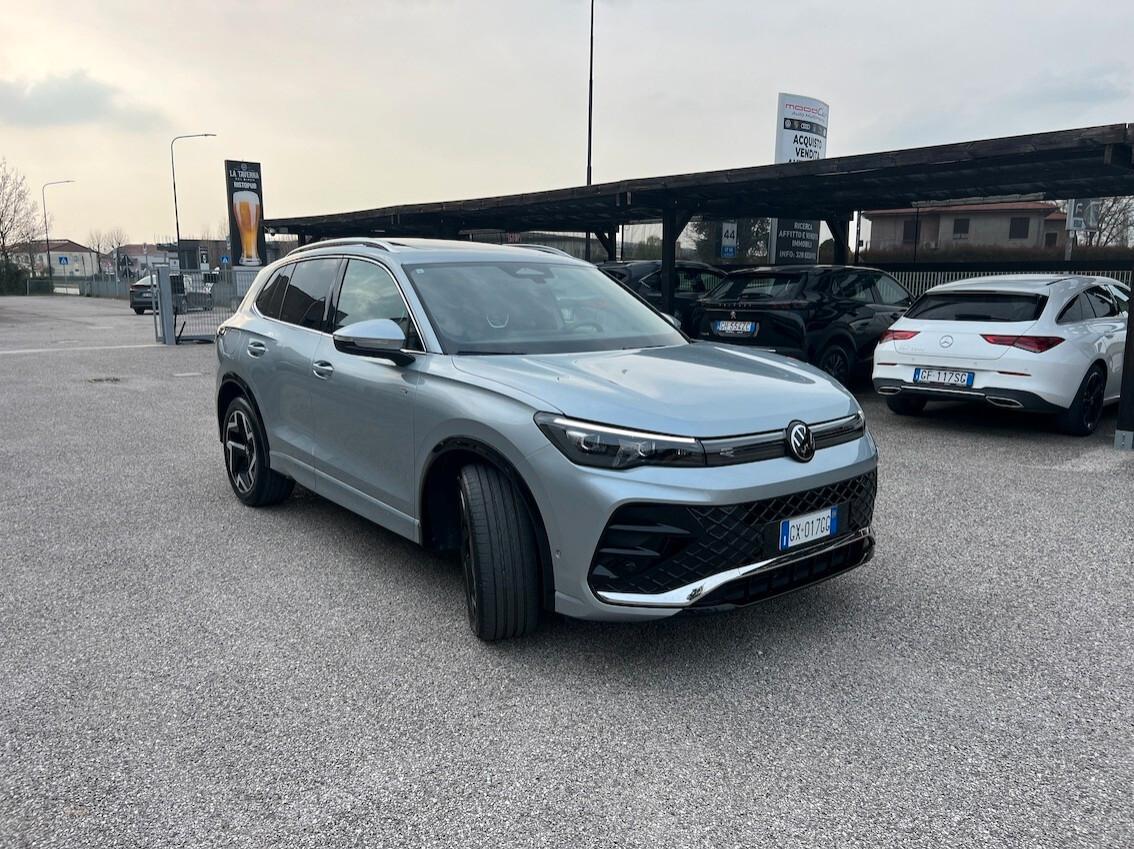 Volkswagen Tiguan 2.0 tdi R-Line Plus 150cv dsg Tetto Gancio Traino