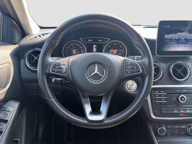 MERCEDES-BENZ CLA sse GLA GLA 200 d Automatic Business