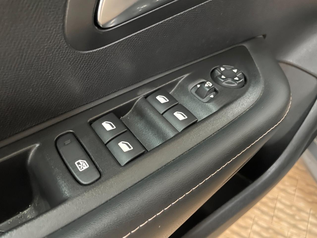 Peugeot 208 100cv 5 p. Allure 2025 Telecamera 360° Navi Sensori