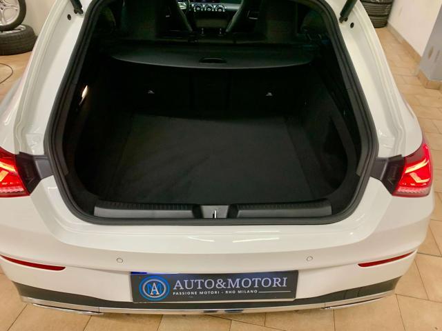 Mercedes-Benz CLA 200 CLA X118 Shooting Brake 200d Premium AMG auto