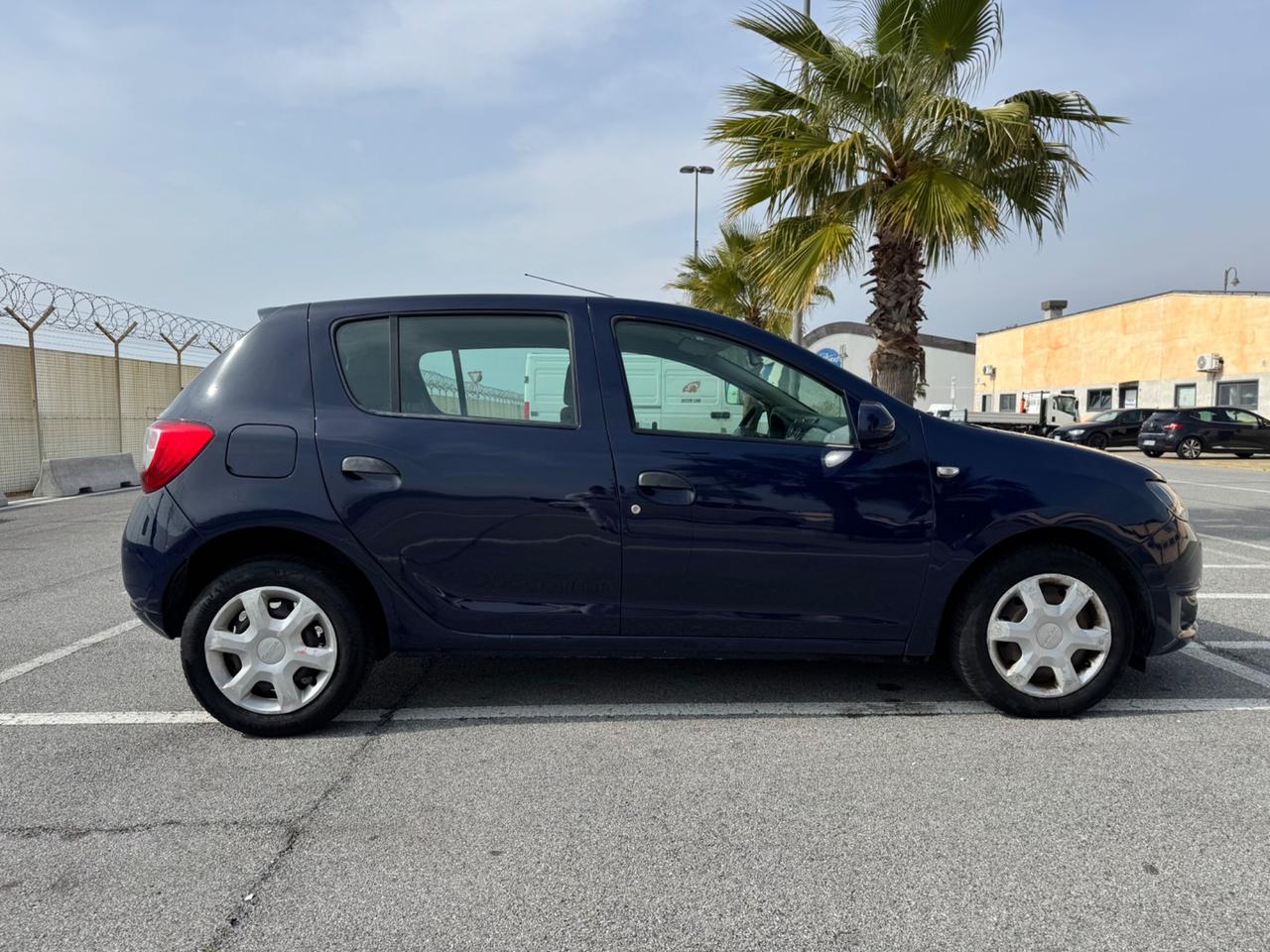 DACIA SANDERO 1.2 BENZINA 75CV NEO PATENTATI 12 MESI DI GARANZIA