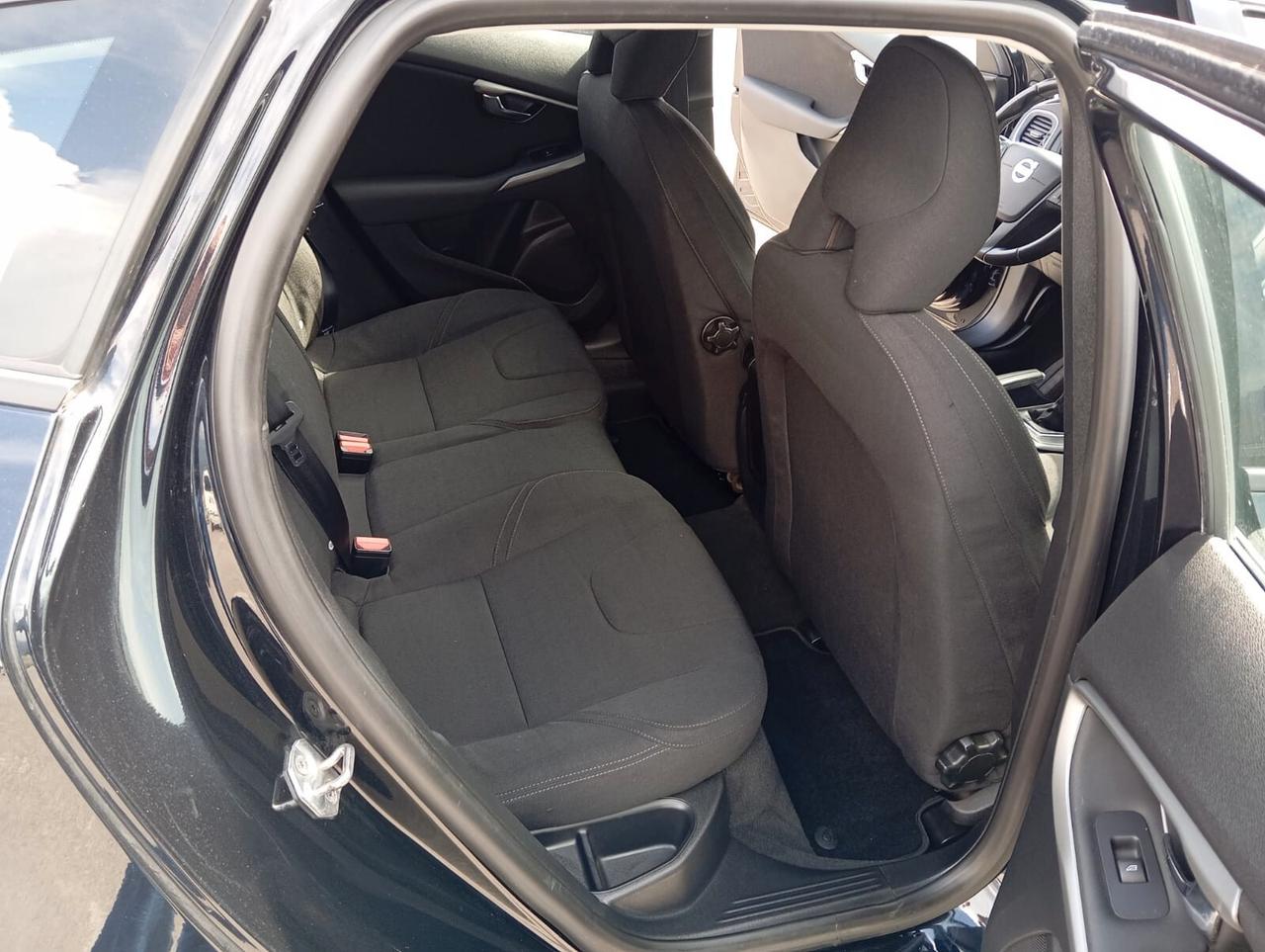 Volvo V40 D2 1.6 Summum